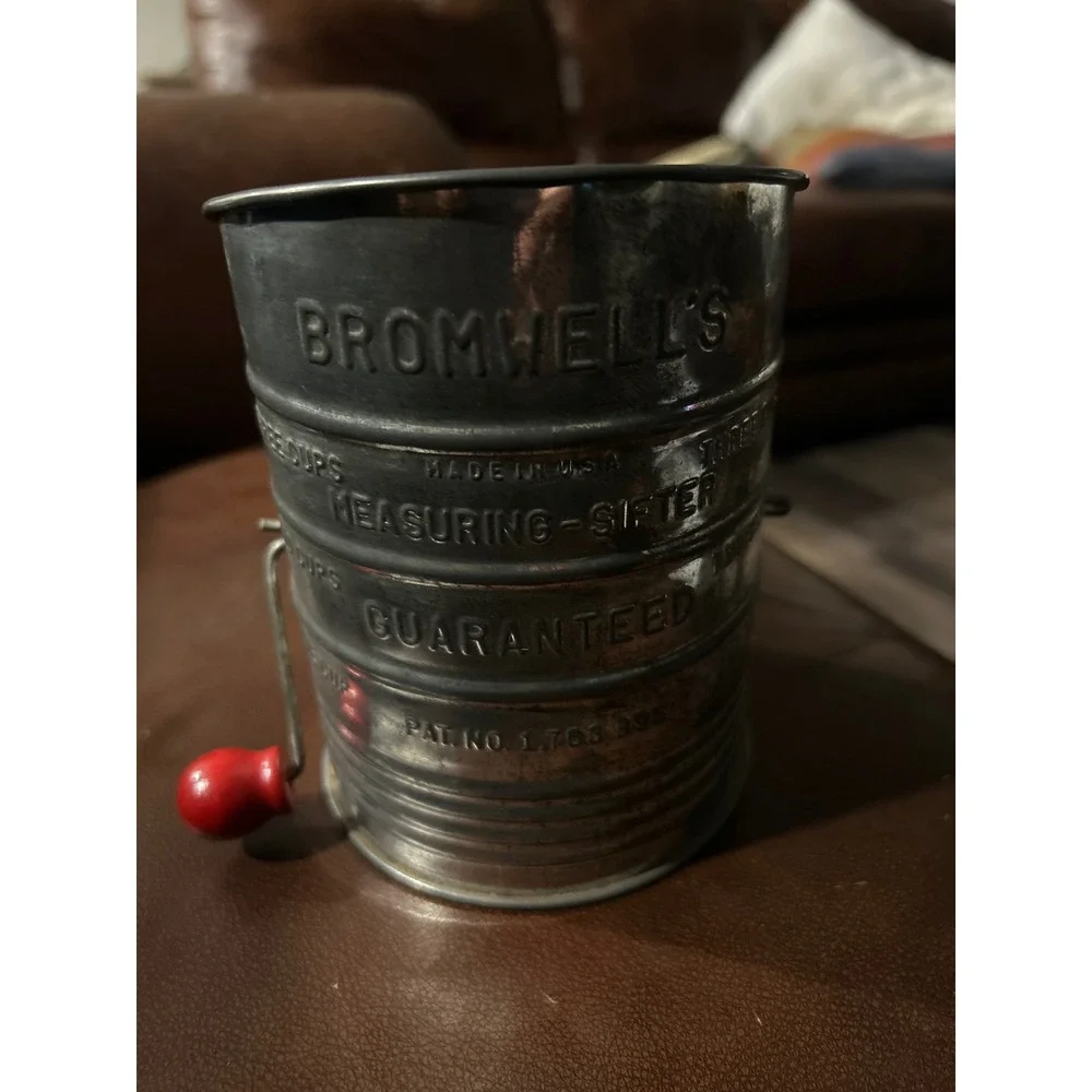 Vintage Bromwell's Measuring Flour Sifter Red Wood Knob 3 Cup Tin Hand Crank USA